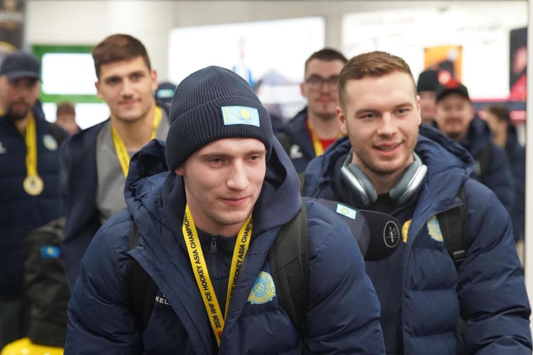 Чемпионы Азии по хоккею вернулись в Астану