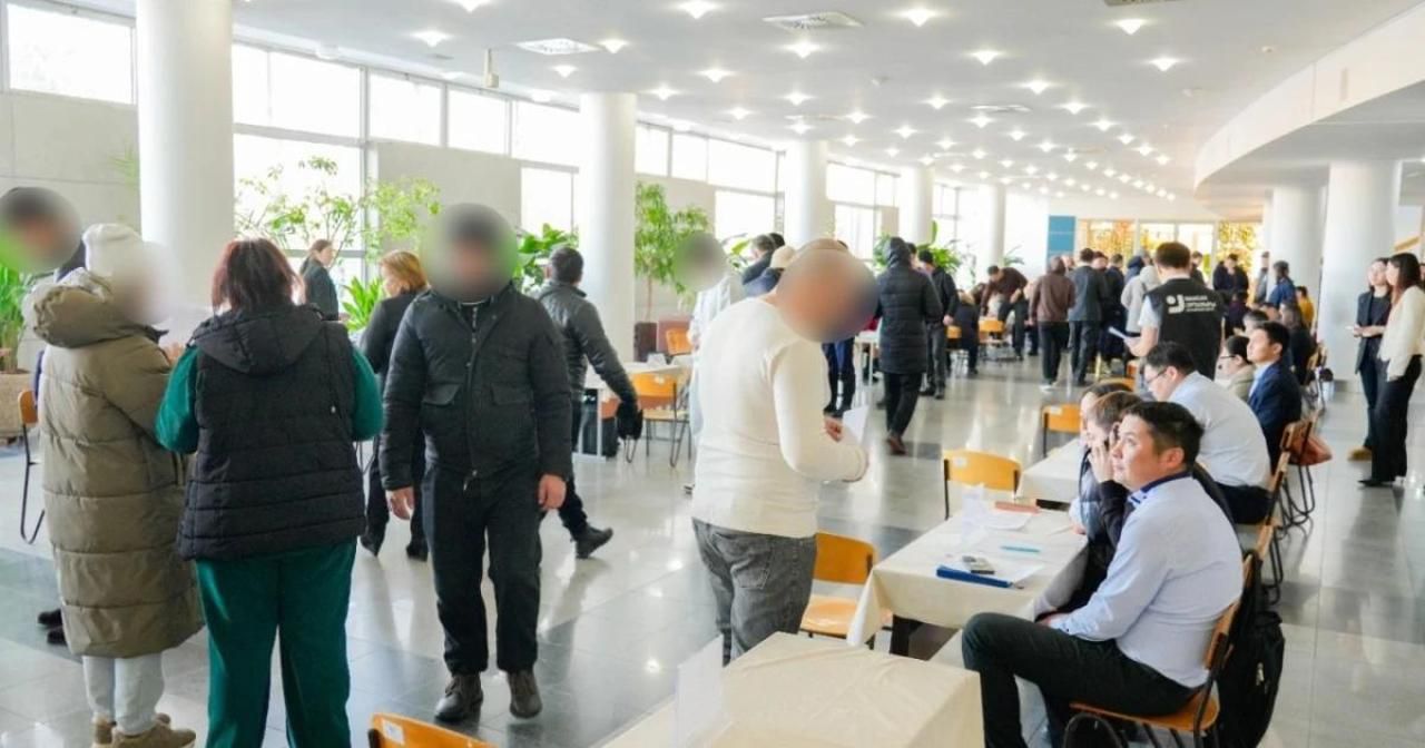 Аппарат акима Деятельность Документы Пресс-центр Контакты iKomek 109   «Закон и порядок»: в Астане прошло специальное мероприятие для лиц, состоящих на учете службы пробации