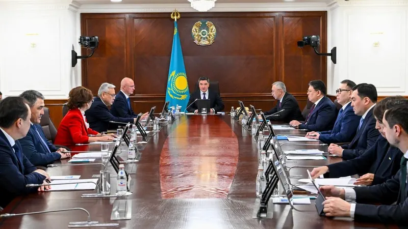 Бесповоротный процесс внедрения демократических принципов – Олжас Бектенов об инициативах главы государства