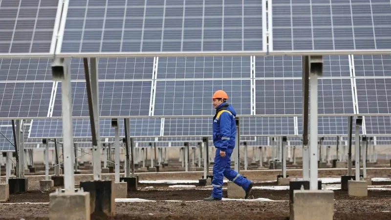 Депутат бюджет ғимараттарына күн панельдерін орнатуды ұсынды