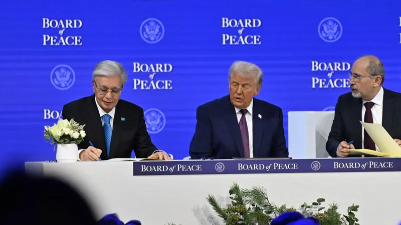 Токаев подписал Устав Совета мира: Акорда опубликовала видео