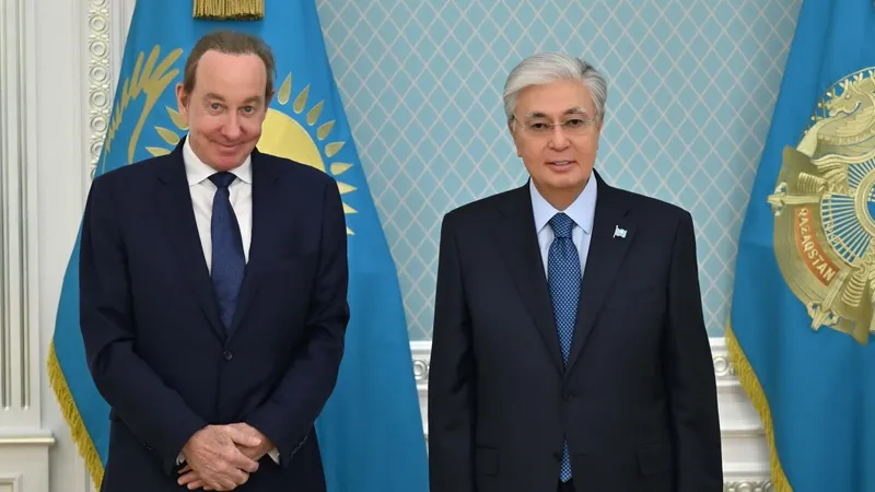 Президент Air Astana компаниясының бас атқарушы директоры Питер Фостерді қабылдады
