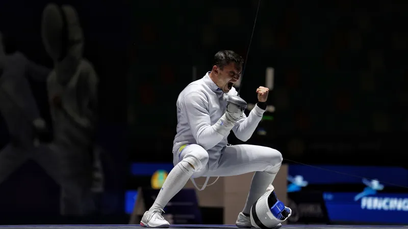 Руслан Курбанов завоевал "серебро" Кубка мира по фехтованию в Астане