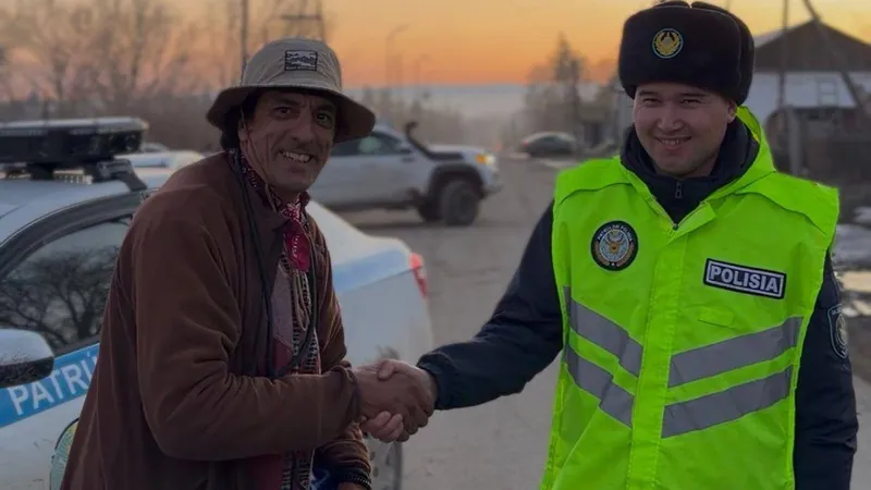 Полицейские в ВКО починили велосипед туристу из Марокко