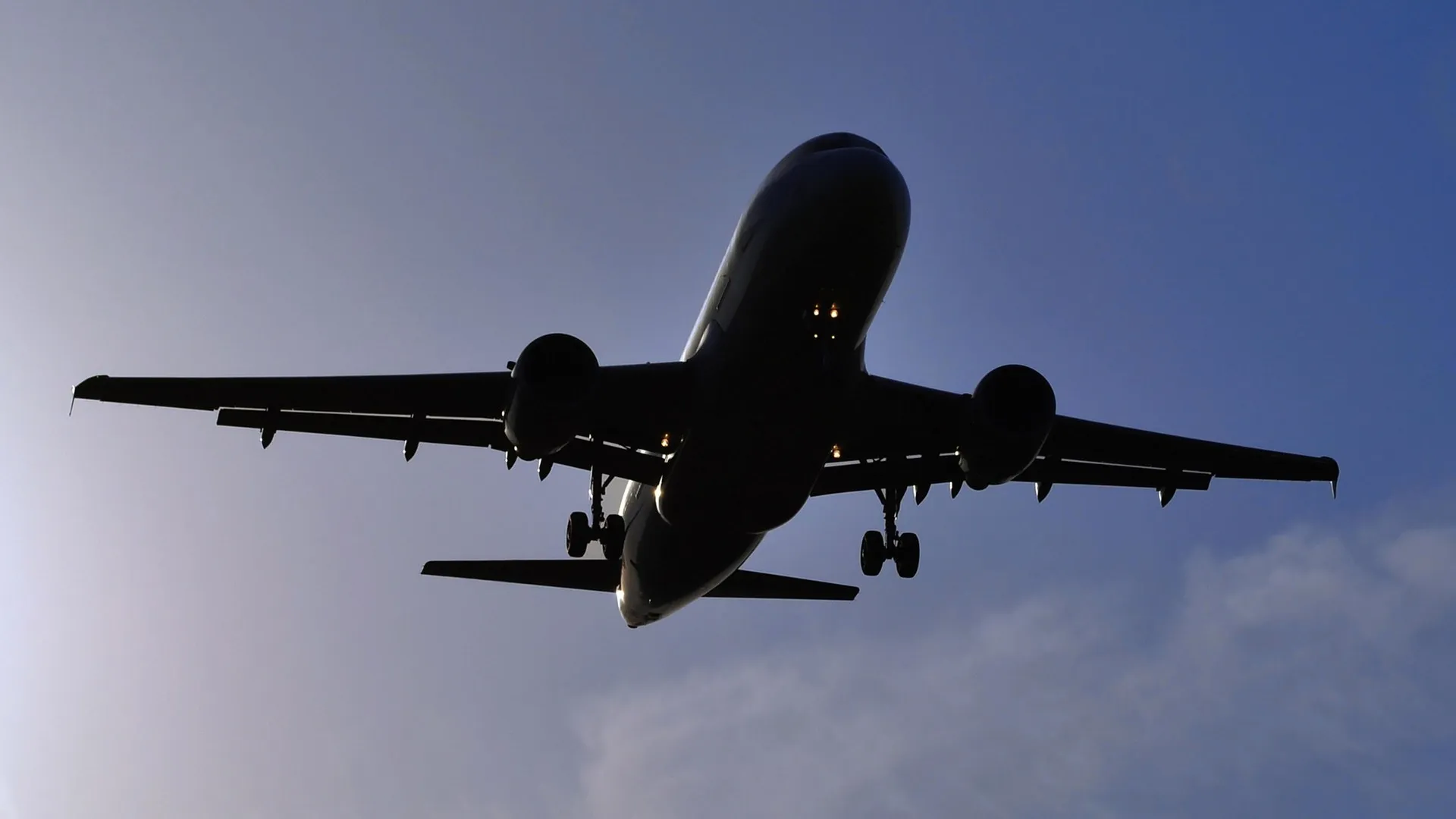 Отандық әуе компанияларға Иранның үстінен ұшуға тыйым салынды