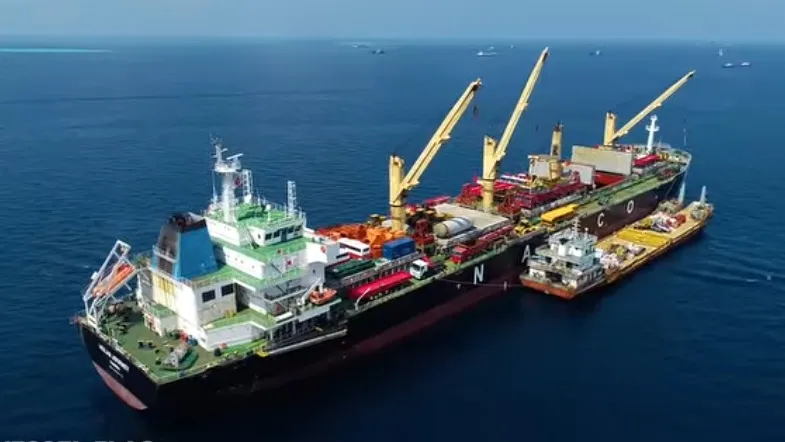 Невероятную скорость развило китайское судно, уходя от ракетного обстрела в Ормузском проливе