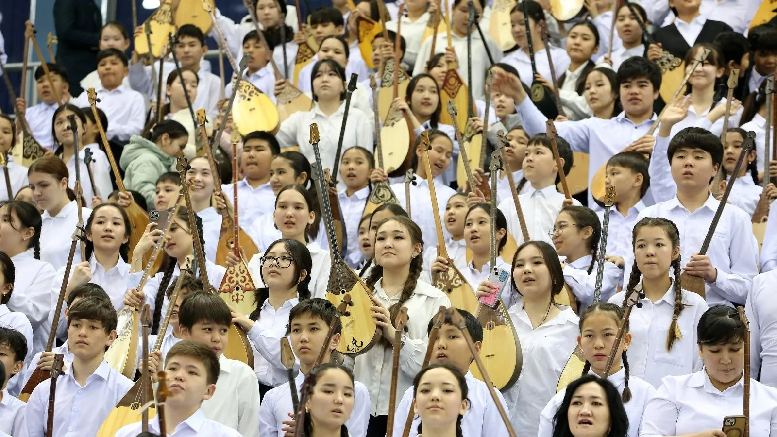 11 500 домбристов Алматы установили национальный рекорд в честь Наурыз мейрамы