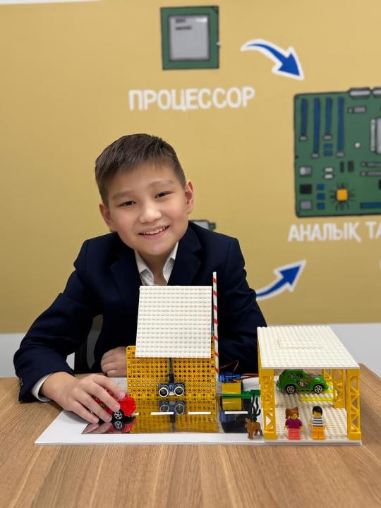 Астанада мектеп оқушысы «Ақылды шлагбаум» ойлап тапты