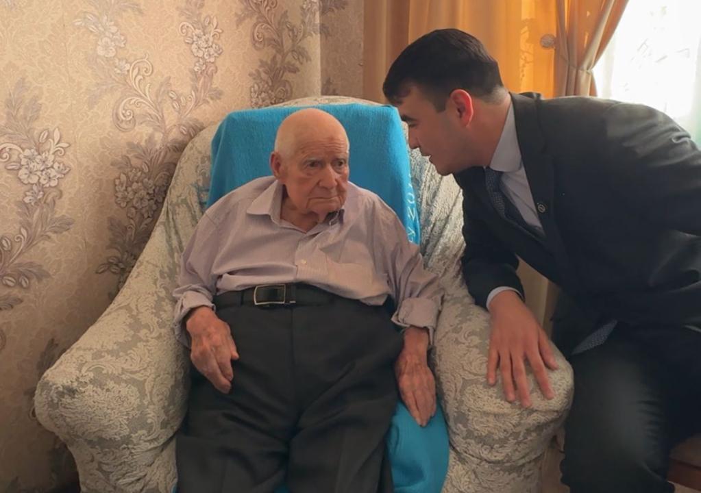 В Алматы поздравили ветерана ВОВ Анатолия Попова с 100-летием