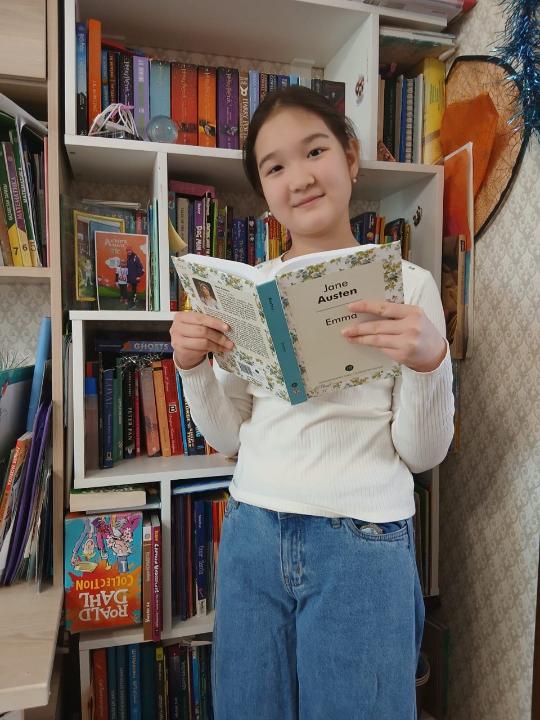 В Астане 11-летняя школьница прочитала 853 книги на четырех языках
