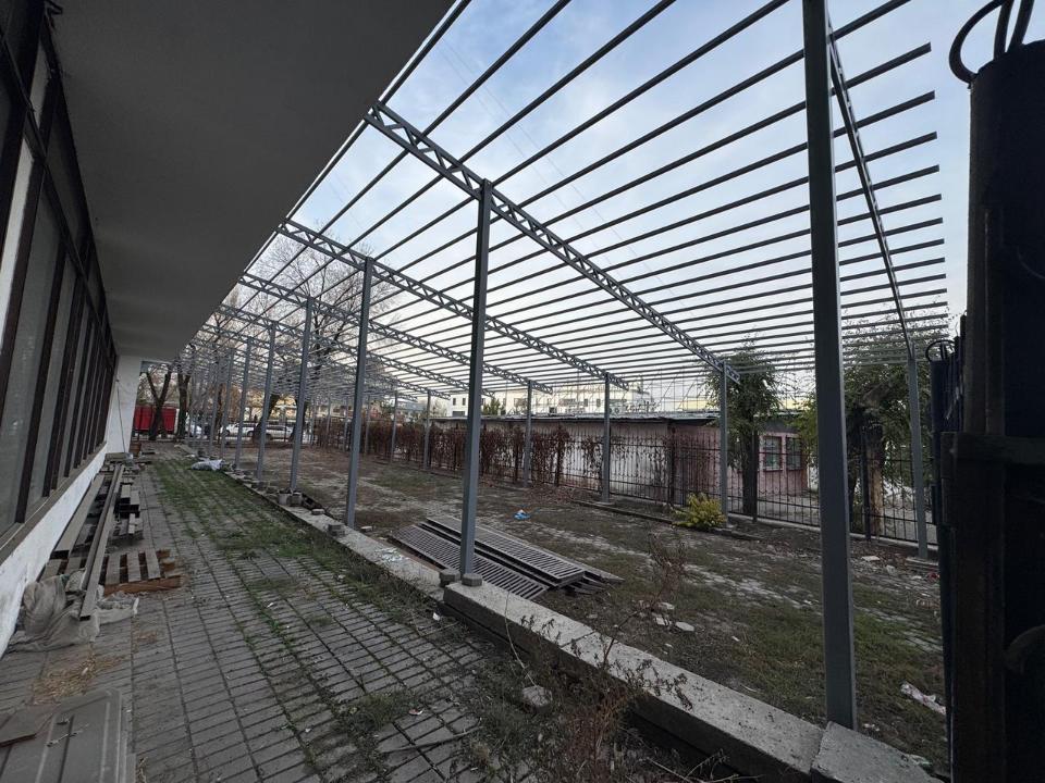 В Алматы снесли очередное незаконное сооружение