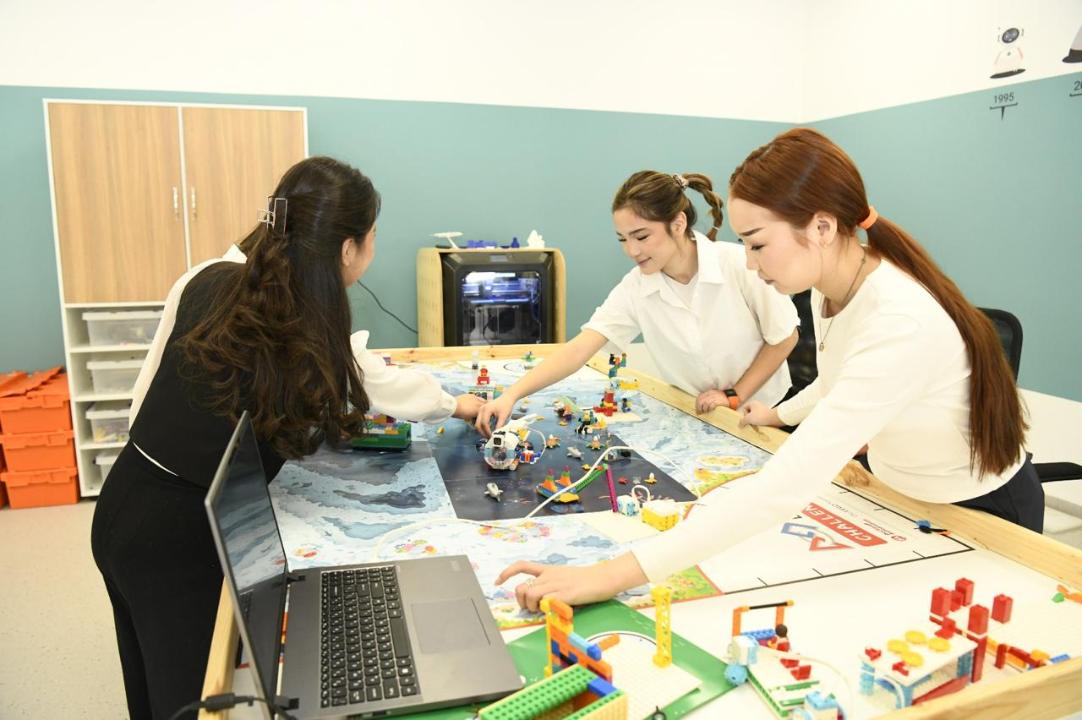 Тәрбие, білім және жасанды интеллект: елордалық мектепте ерекше іс-шара өтті