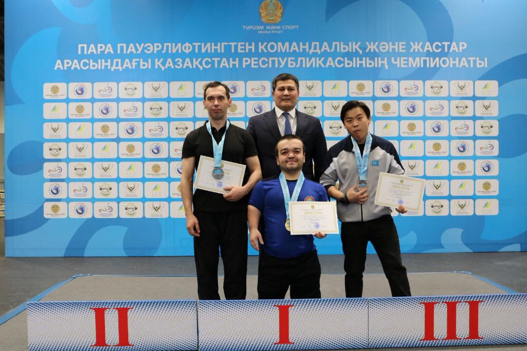 Спортсмены Астаны завоевали несколько медалей на чемпионате страны по пара пауэрлифтингу