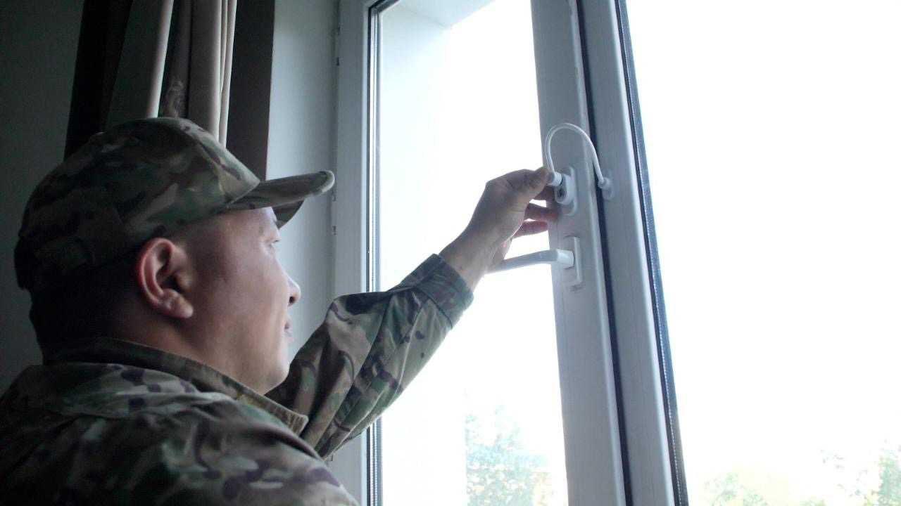 Балалардың терезеден құлауы: Астанада бүлдіршіндердің қауіпсіздігі үшін қандай шаралар қабылданып жатыр