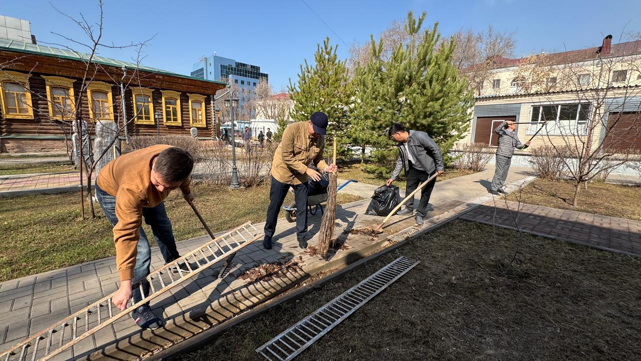 «Таза Қазақстан»: Астанада музей қызметкерлері сенбілікке қатысты
