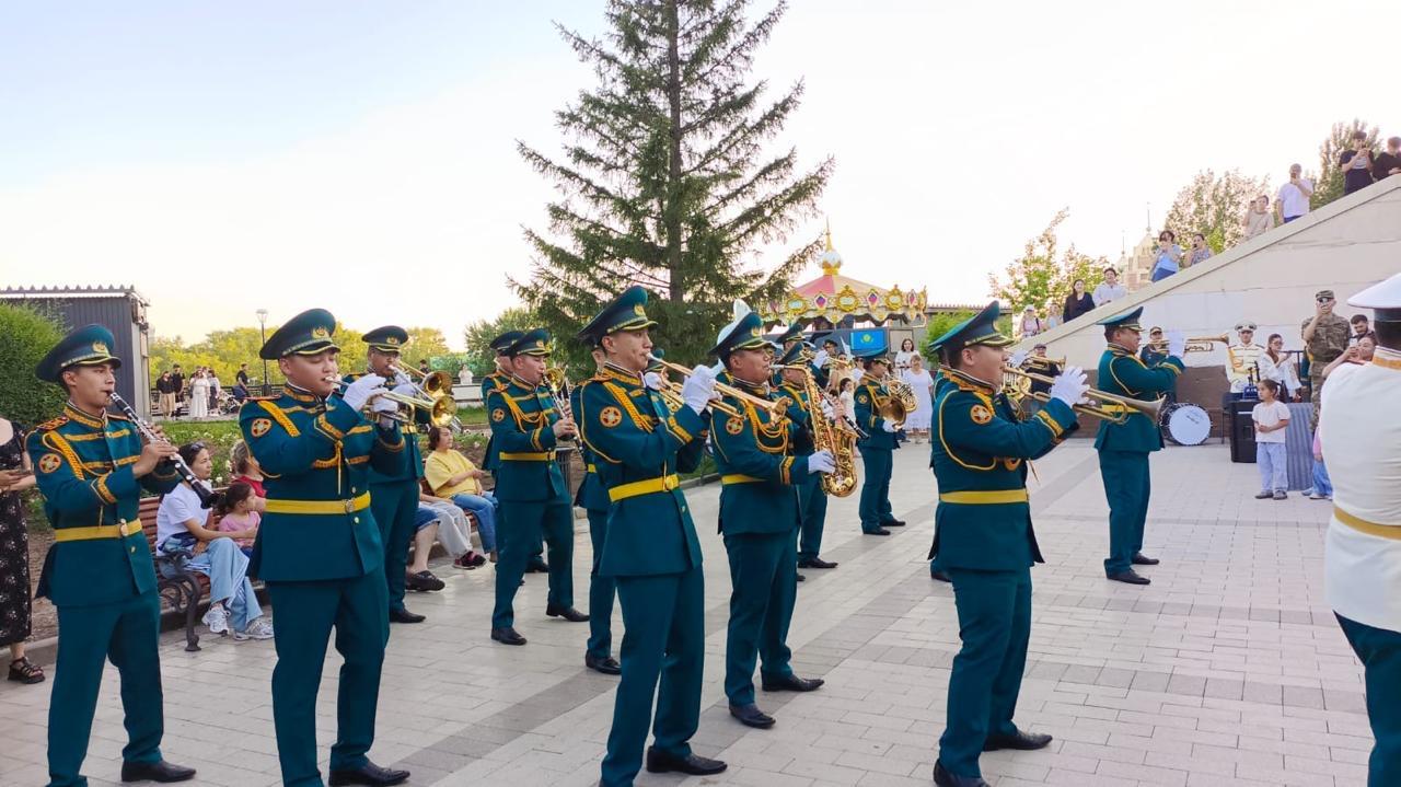 Астанада Мемлекеттік рәміздер күнінде патриоттық шеру өтті